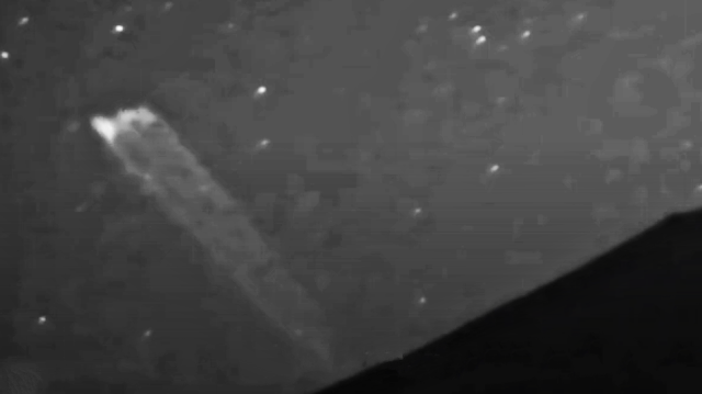Un énorme OVNI filmé près d’un volcan en mars 2022